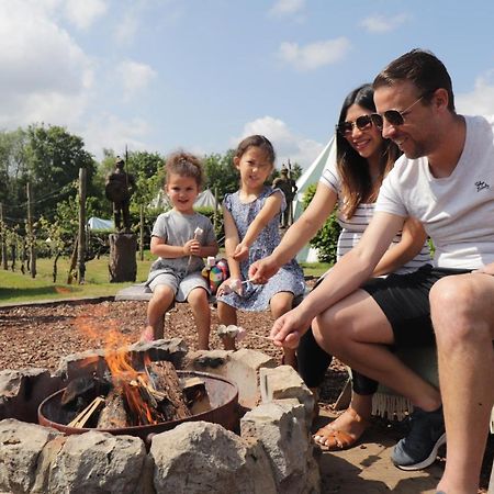 Leeds Castle Knights Glamping Hotel Bagian luar foto
