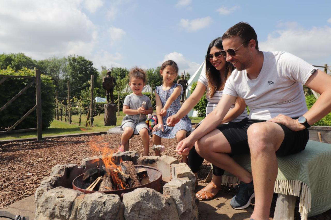 Leeds Castle Knights Glamping Hotel Bagian luar foto