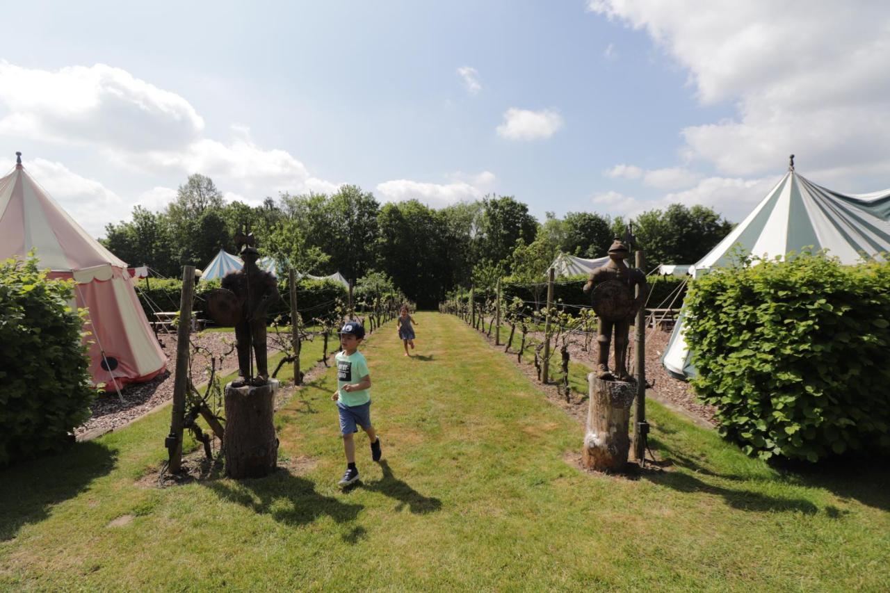 Leeds Castle Knights Glamping Hotel Bagian luar foto