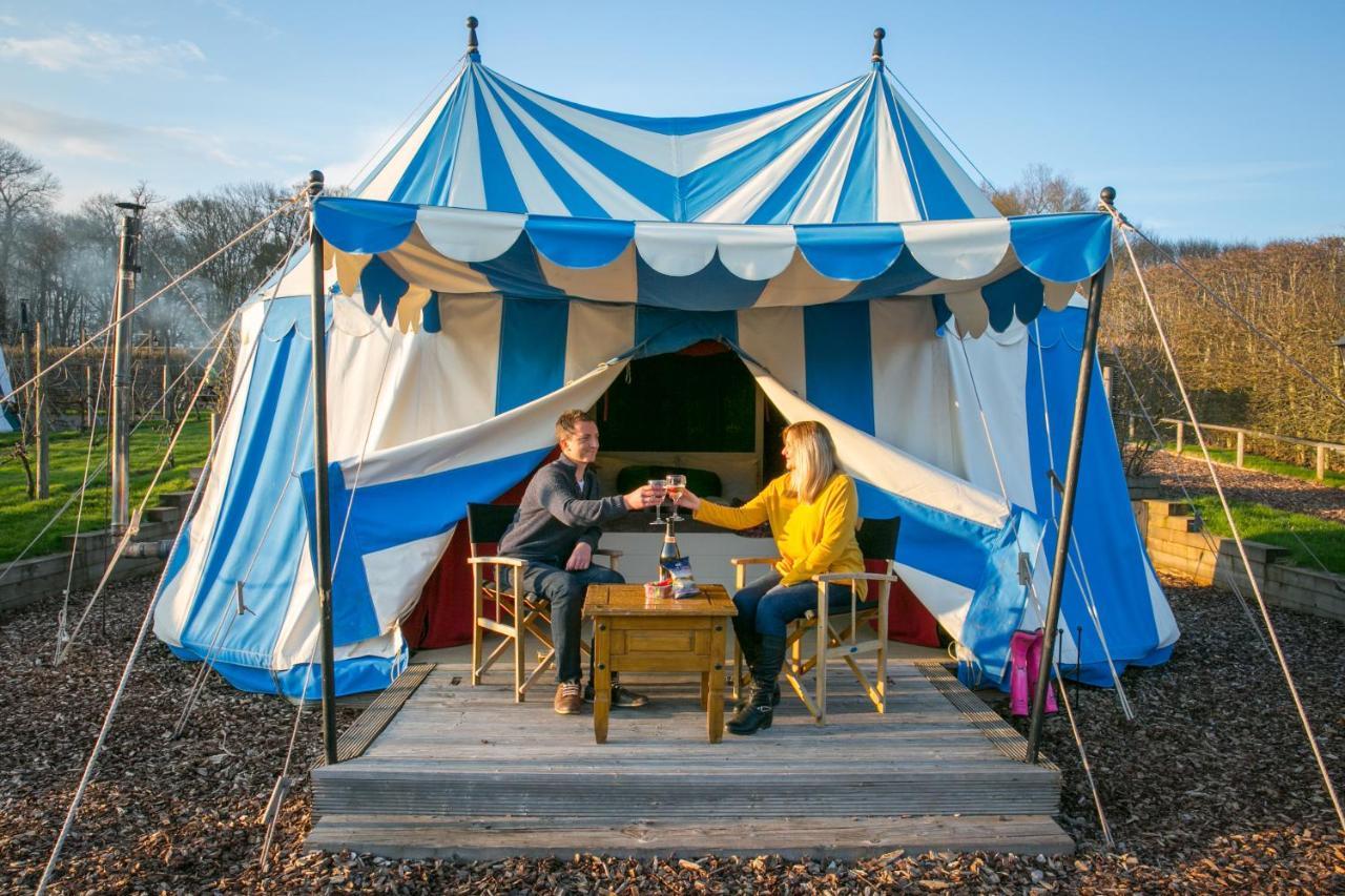 Leeds Castle Knights Glamping Hotel Bagian luar foto