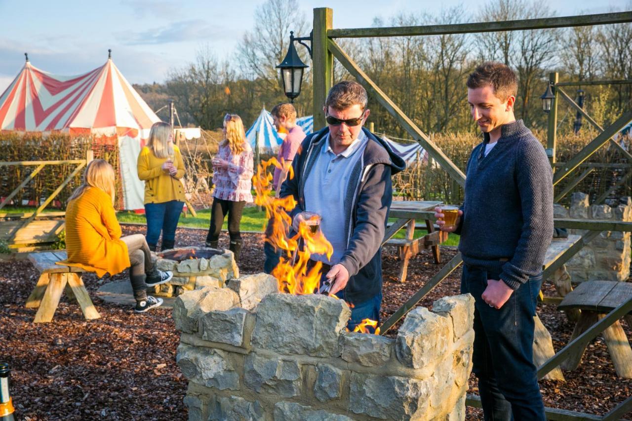 Leeds Castle Knights Glamping Hotel Bagian luar foto