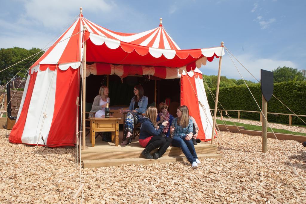 Leeds Castle Knights Glamping Hotel Bagian luar foto