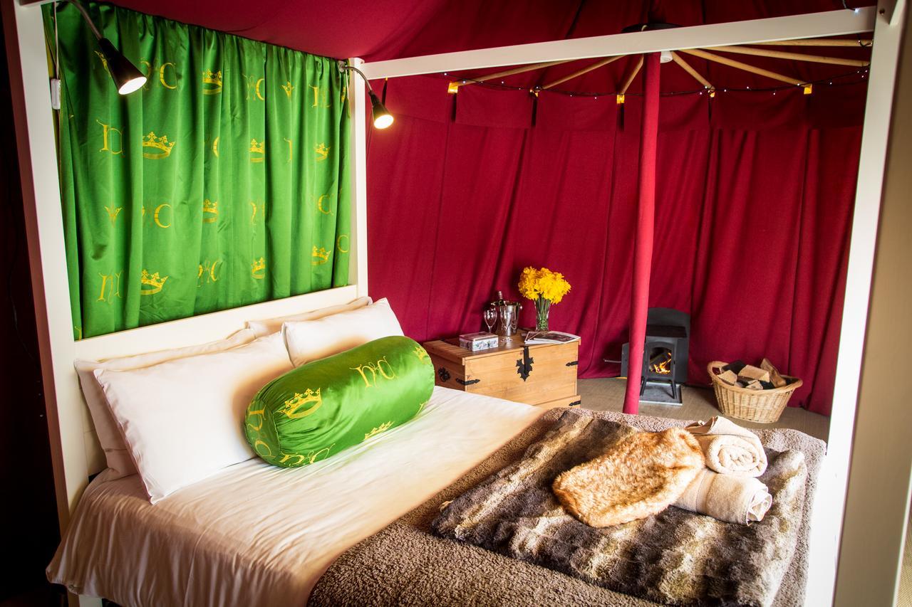 Leeds Castle Knights Glamping Hotel Bagian luar foto