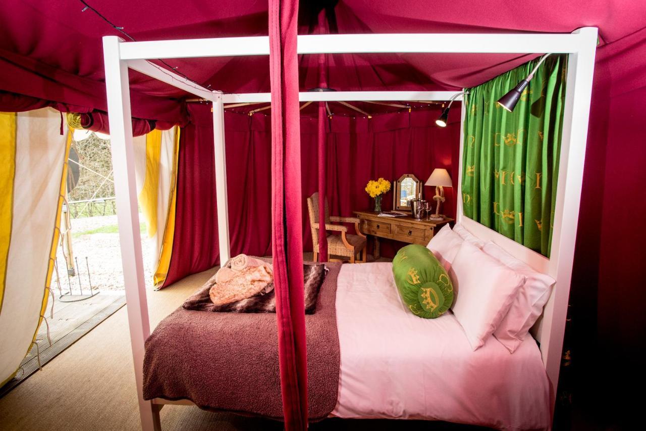 Leeds Castle Knights Glamping Hotel Bagian luar foto