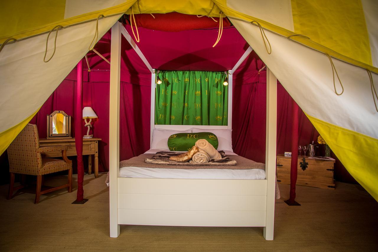 Leeds Castle Knights Glamping Hotel Bagian luar foto